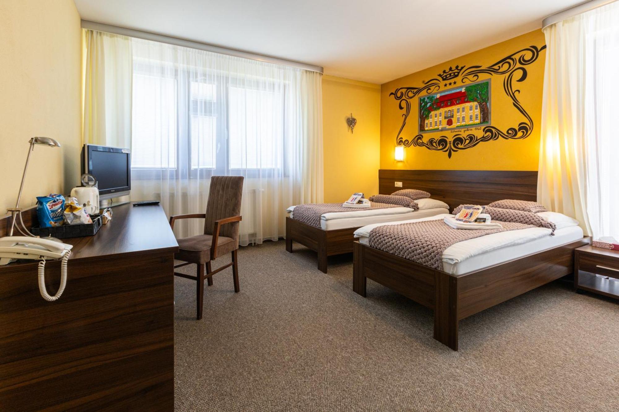Grand Hotel Senica, Garni Екстер'єр фото