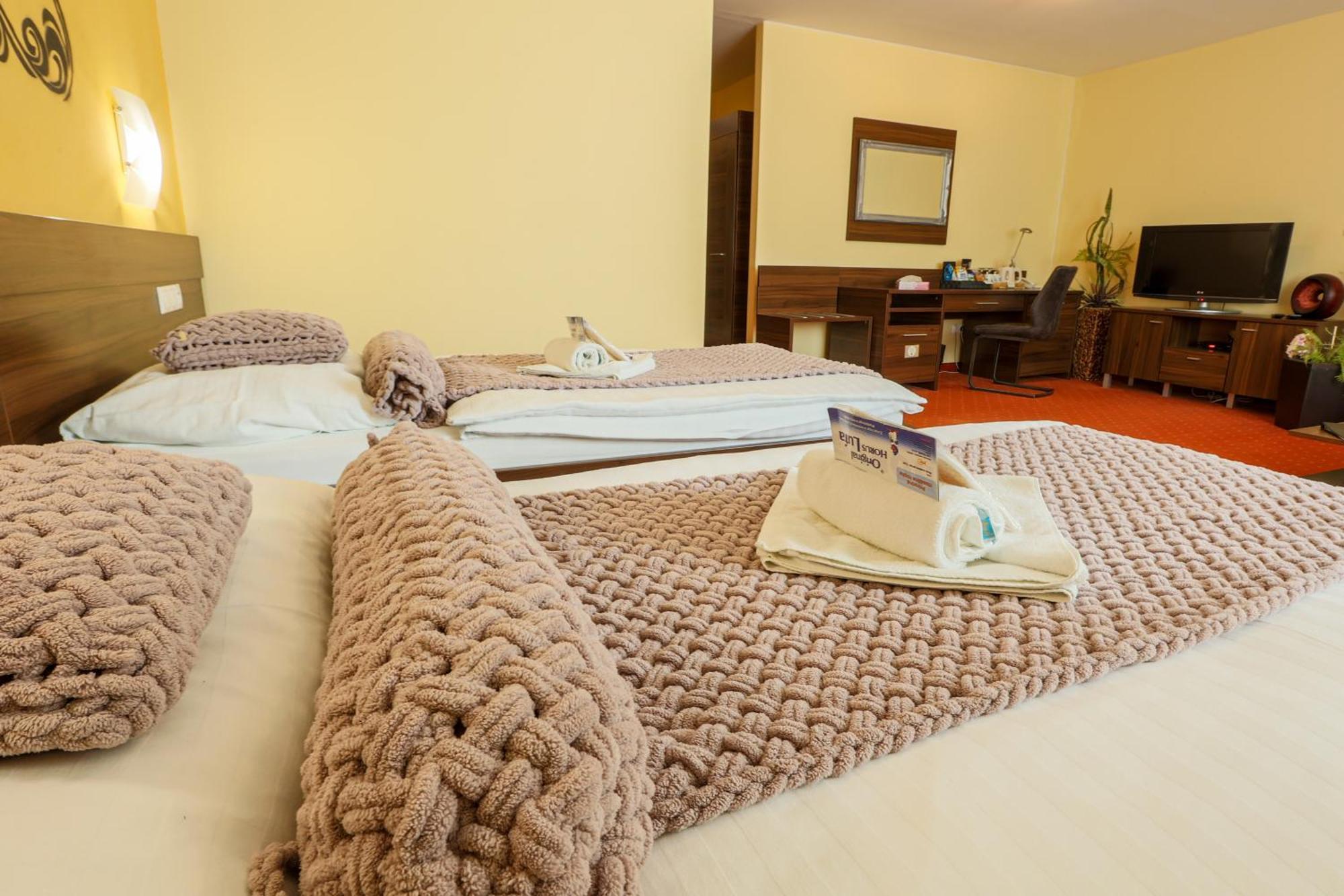 Grand Hotel Senica, Garni Екстер'єр фото
