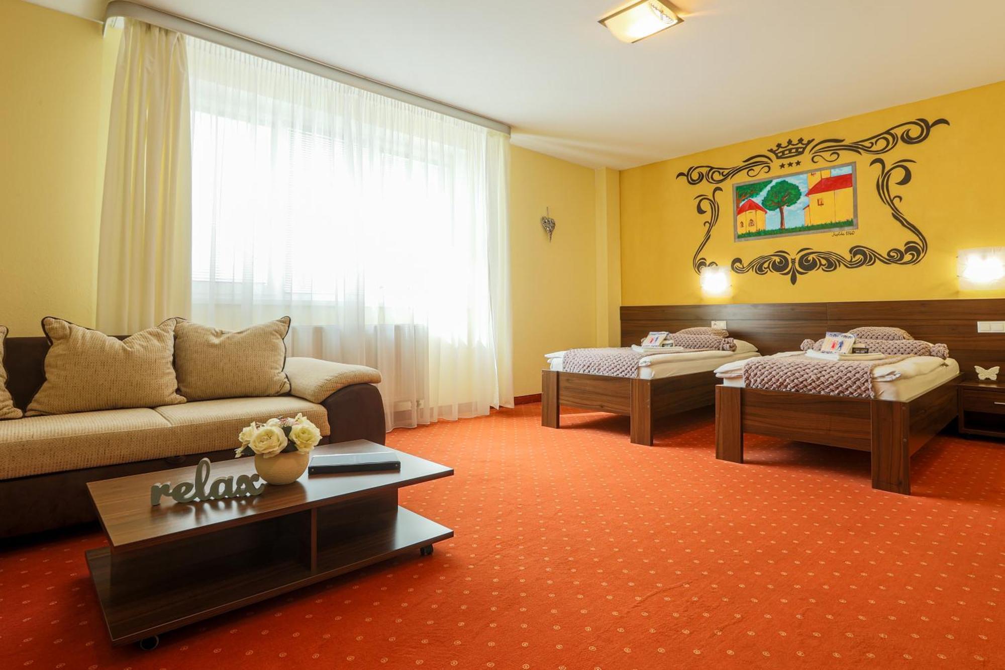 Grand Hotel Senica, Garni Екстер'єр фото