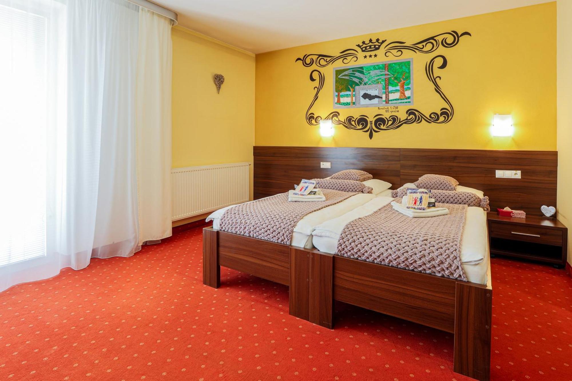 Grand Hotel Senica, Garni Екстер'єр фото