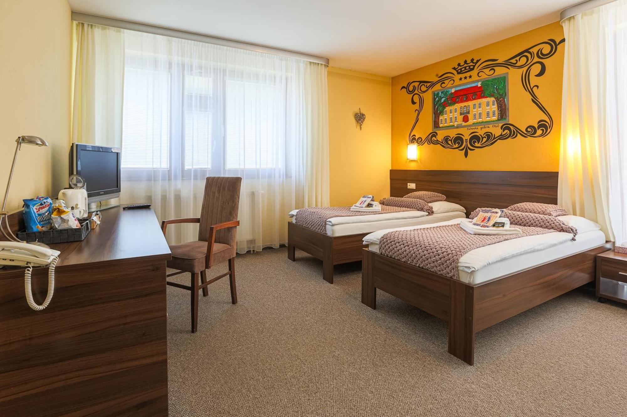 Grand Hotel Senica, Garni Екстер'єр фото